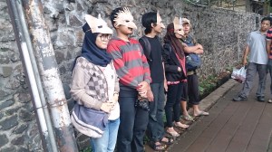 Topeng Kardus di Pasar Seni ITB 2014